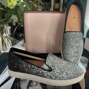 Birdies slip on SILVER gradient glitter shoes. Size 6, fit like a size 5.